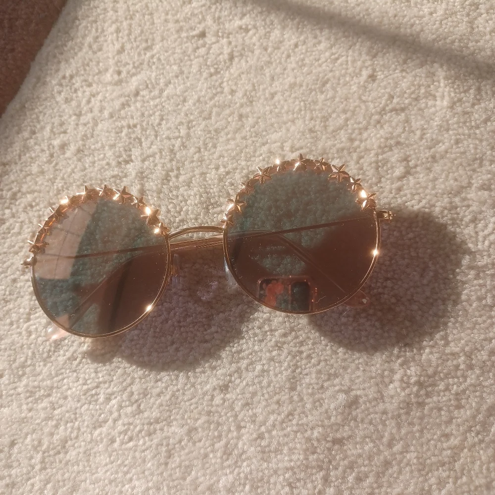 Cute Round ๐คฉ Star-Embellished Pink Sunglasses With Case - Picture 3 of 6